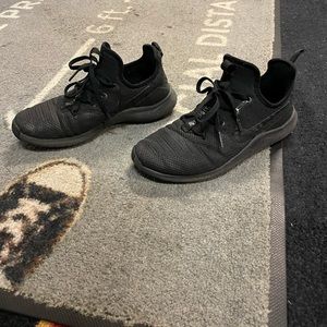 All black Nike women’s shoes